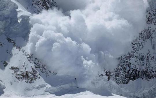avalanche everest